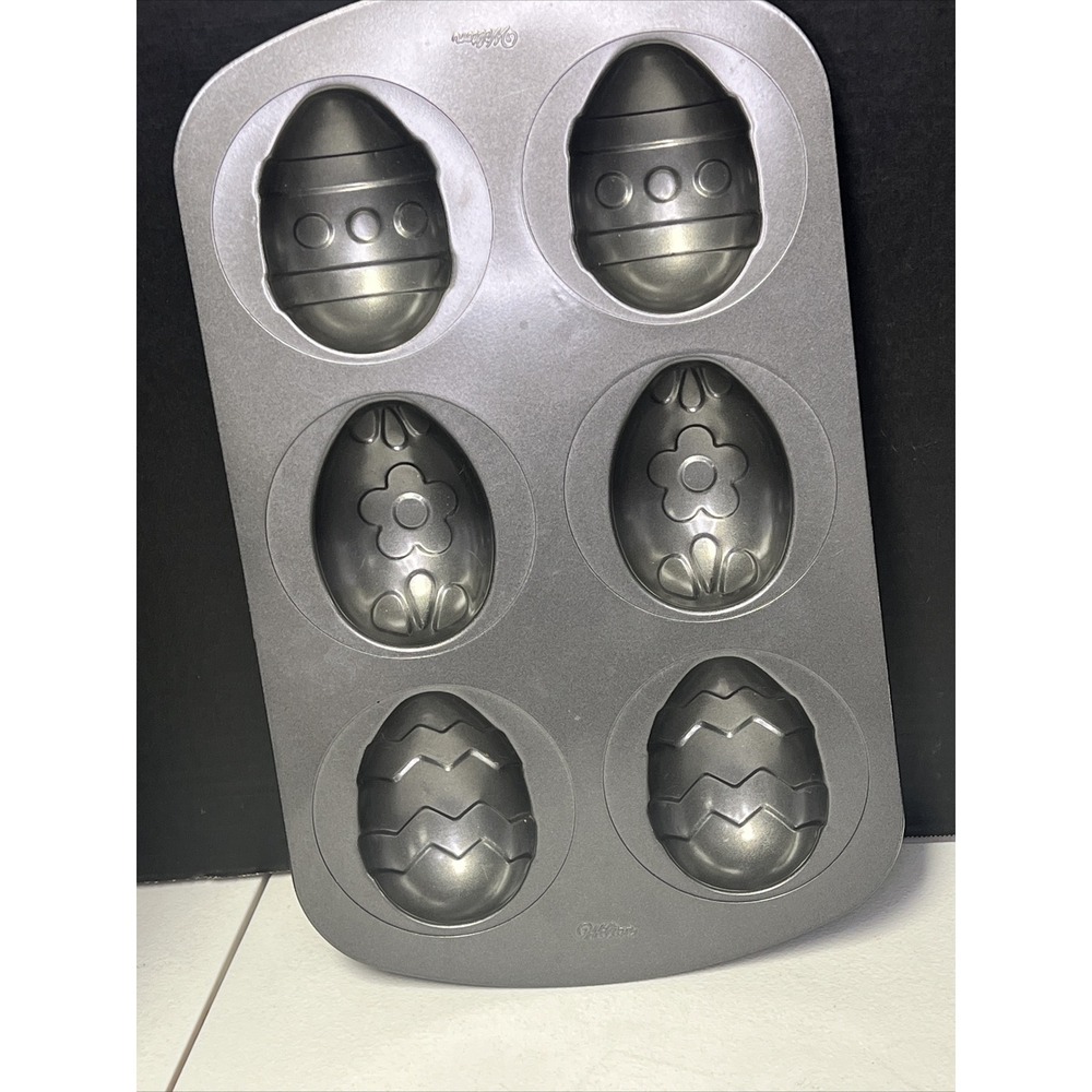 WILTON NON STICK ALUMINUM 6 CAVITY EASTER EGG CAKE MUFFIN MOLD PAN